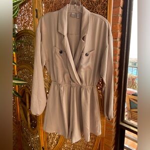ASOS Long Sleeve Mini Tan Jumpsuit Jumper Romper Size 6 Business Office Movie